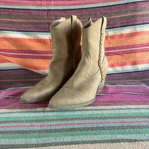 Women’s Dolce Vita Koolson Western Ankle Boots Bootie Size 7.5